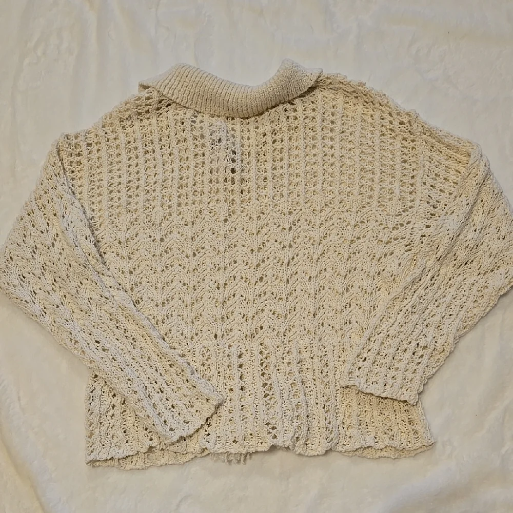 B78. New American Eagle Outfitters Cream Polo Lace Up Knit Sweater Size Small - Picture 6 of 6